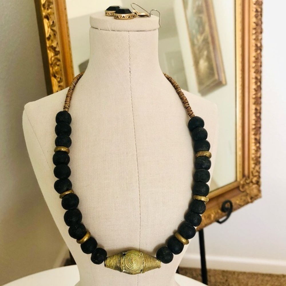 Vintage Black Stone Brass Necklace & Jewelry